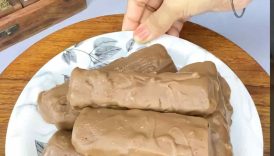 Homemade Snickers Chocolate🍫😋 | Easy Snickers Recipe🤩 #shorts #trending #snickers