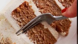 The apple spice cake recipe I want ON REPEAT this Fall 🍎 recipe at sugarandsparrow #cake #bake