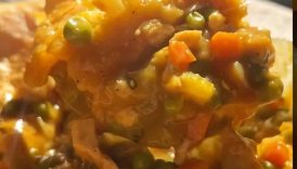 CURRY CHICKEN POT PIE CASSEROLE! 🥧 recipe in comments! #recipe #fall #cozy #chickenrecipe