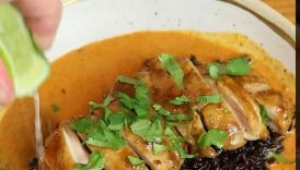 Glazed chicken with rice soaked in a savory spicy broth 🔥 #recipe