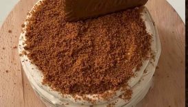 Lotus Biscoff cake!! 🍰🎀#cake #lotusbiscoff #biscoffcake