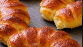 This Cheese Bread Melts in Your Mouth! 🧀🍞 #CheeseBread#EasyBread#BreadShorts