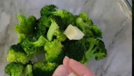 EASY STEAMED BROCCOLI #Broccoli #veggies #sidedish #foodzoneshort #foodfeed #easyrecipes #shortsfood