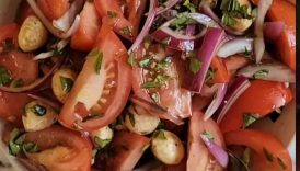 TOMATO AND BOCCONCINI SALAD WITH FRESH BASIL #tomatosalad #saladideas #healthyrecipes #recipeideas
