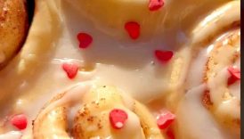 Sprinkle hearts makes everything better 💞 #recipe #homemade #dessert #food #cooking #baking #rolls