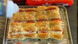 Easy Pull Apart Pizza Rolls 🔥🔥 #youtubeshorts