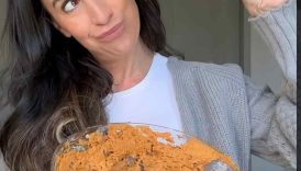 Three Ingredient Pumpkin Muffins #pumpkinmuffins #pumpkin