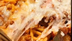 Hong Kong Style Bolognese 🇭🇰🍝 Recipe in description/ bio! #recipe #comfortfood #asianfood #pasta