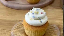 I was craving some basic vanilla buttercream cupcakes! 🧁💞 #baking #bake #cupcakes #shorts