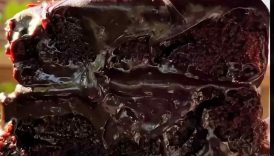 Matilda’s Dark Chocolate Fudge Cake 🍰🍫 Tutorial on my page, recipe in bio! #food #desserts #cake