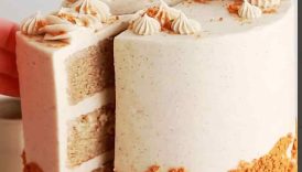 This spiced vanilla chai cake is the perfect cozy winter cake #cake #baking #cakedecorating #chai