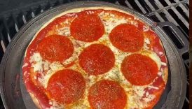 Any Pizza on the grill, FAST 🔥 #youtubeshorts #pizza