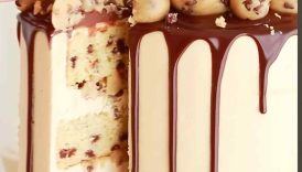 The ultimate chocolate chip cookie dough cake 🍪 recipe at sugarandsparrow #cake #cookiedough