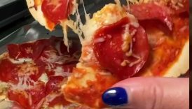 Pesto and pizza go together like bread and butter #easyrecipes