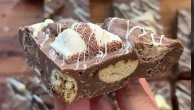 Kinder Bueno Rocky Road🤤 #easyrecipe #cake #shorts