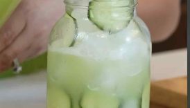 Nothing like a glass of a refreshing AGUA FRESCA DE PEPINO CON LIMÓN! #aguafresca #cucumber #shorts