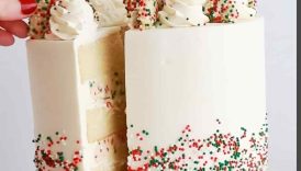 Would you fill a cake with edible sugar cookie dough?? Recipe at sugarandsparrow ✨ #cake