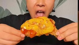 🥵fried chicken🍗spicy noodles🍜 and boneless chicken feet so delicious😋🤤.#asmr#mukbang#@chinesfood9696