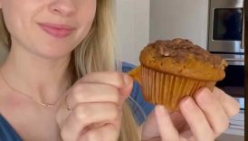 Bakery-Style Pumpkin Muffins 🎃