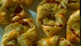 Homemade chicken puff pastry #snackresipes #eveningsnacksrecipe #easyrecipe #easysnacks