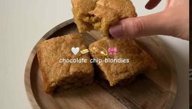 Chocolate chip blondies! #baking
