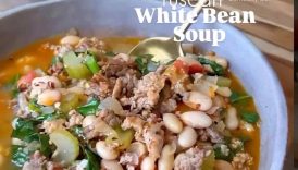 Tuscan White Bean Soup (39 grams of protein per serving!) Full recipe on sailorbailey #food