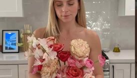 Valentine’s Day flower arrangement #flowers #flowerarrangement #diyflowers