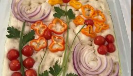 Flower Focaccia Bread 🌸🌼 such a fun focaccia to make for a spring! Recipe in the comments!