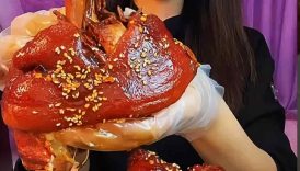 Two big pork elbows 🍖🤤☺.#mukbang#asmr#pork#food#@chinesfood9696