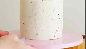 This small batch funfetti cake recipe is perfect for a mini celebration 🥳 #funfetti #minicake