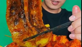 chicken noodle🍜 and various squares🍢 with black egg 🥚🤤😋. #mukbang#asmr#noodles#@chinesfood9696