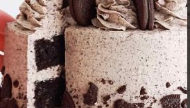 Black velvet cake + cookies and cream buttercream = best Oreo cake ever #cake #oreo #cakedecorating