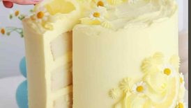 My fave lemon cake recipe looks so happy w/ chamomile flowers 🥰 recipe at sugarandsparrow #cake