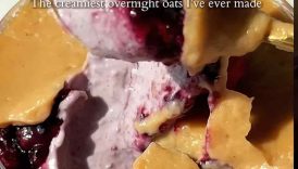 PB&J Blended Overnight Oats #peanutbutter #pbj #overnightoats #oatmeal #breakfastrecipe #veganrecipe