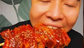 Delicious 😋🤤 meat square🍢with noodles spring roll 🌯🌯.#asmr#mukbang#food#noodles#@chinesfood9696