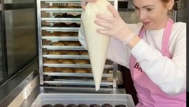 How to Decorate Cupcakes Like a Pro (Fast & Easy!)