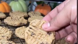 Quick + Easy Peanut butter chocolate chip cookies #ytshorts #shorts #dessert