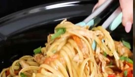 Slow Cooker Chicken Peanut Noodles