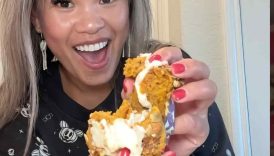 Pumpkin cream cheese muffins A FALL MUST!! #bakingszn #fallseason #recipes #thanksgivingrecipes