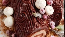 The perfect Yule log cake (Buche de Noel) with the cutest meringue mushrooms 🥹 #bûchedenoël #cake