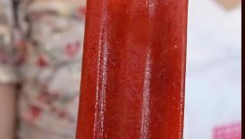 The Best Paletas de Fresa are made at home! #mexicanrecipes #shortrecipe #homemadepopsicles